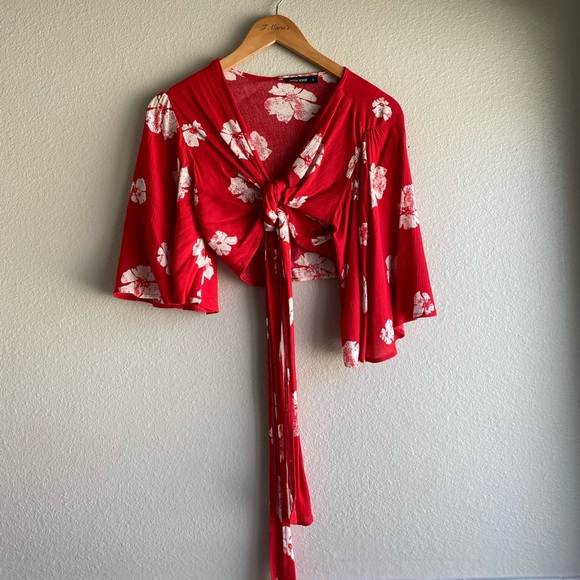 Gypsy Rose: Floral Print Knot Top With Butterfly Sleeves. - Picture 1 of 2